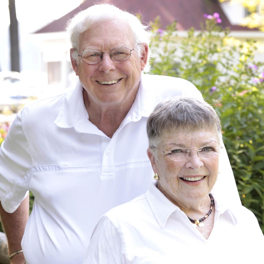 Elliot and Marjorie Hillback outdoors